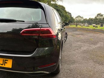 Volkswagen e-Golf 35.8kWh e-Golf Auto 5dr