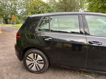 Volkswagen e-Golf 35.8kWh e-Golf Auto 5dr