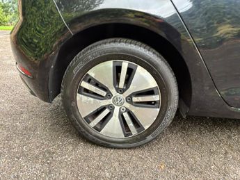 Volkswagen e-Golf 35.8kWh e-Golf Auto 5dr