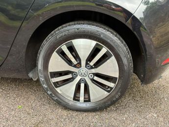 Volkswagen e-Golf 35.8kWh e-Golf Auto 5dr
