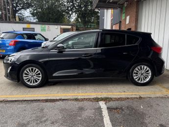 Ford Focus 1.0T EcoBoost Titanium Auto Euro 6 (s/s) 5dr