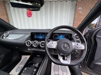 Mercedes-Benz GLA 2.0 GLA220d AMG Line (Premium Plus) 8G-DCT 4MATIC Euro 6 (s/s) 5