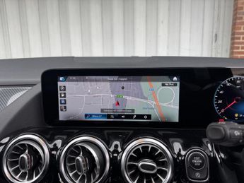 Mercedes-Benz GLA 2.0 GLA220d AMG Line (Premium Plus) 8G-DCT 4MATIC Euro 6 (s/s) 5