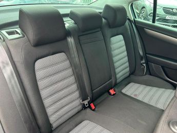 Volkswagen Passat 2.0 TDI BlueMotion Tech Sport DSG Euro 5 (s/s) 4dr