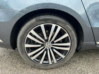 Volkswagen Passat 2.0 TDI BlueMotion Tech Sport DSG Euro 5 (s/s) 4dr