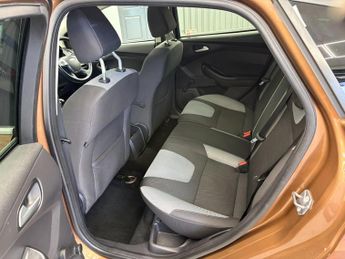 Ford Focus 1.0T EcoBoost Zetec Euro 5 (s/s) 5dr