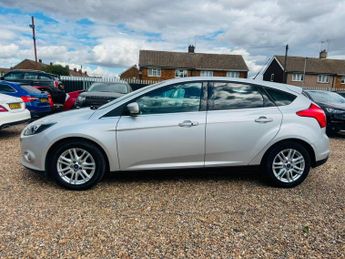 Ford Focus 1.0T EcoBoost Titanium Euro 5 (s/s) 5dr