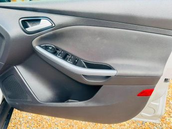 Ford Focus 1.0T EcoBoost Titanium Euro 5 (s/s) 5dr