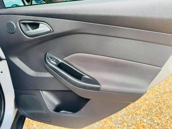 Ford Focus 1.0T EcoBoost Titanium Euro 5 (s/s) 5dr