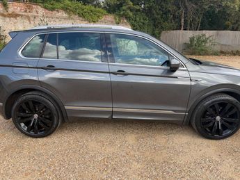 Volkswagen Tiguan 2.0 TDI BlueMotion Tech R-Line DSG Euro 6 (s/s) 5dr