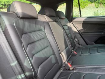 Volkswagen Tiguan 2.0 TDI BlueMotion Tech R-Line DSG Euro 6 (s/s) 5dr