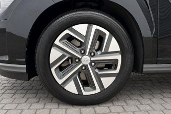 Hyundai KONA 39kWh SE Connect SUV 5dr Electric Auto (10.5kW Charger) (136 ps)