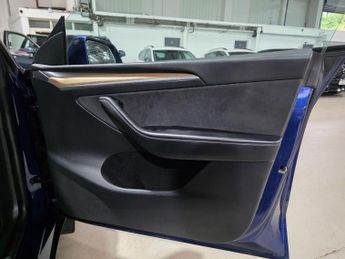 Tesla Model Y (Dual Motor) Long Range Auto 4WDE 5dr