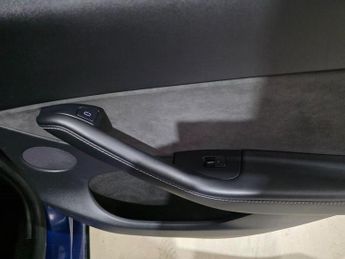Tesla Model Y (Dual Motor) Long Range Auto 4WDE 5dr