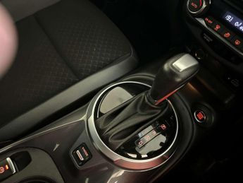 Nissan Juke 1.0 DIG-T N-Connecta SUV 5dr Petrol DCT Auto Euro 6 (s/s) (114 p