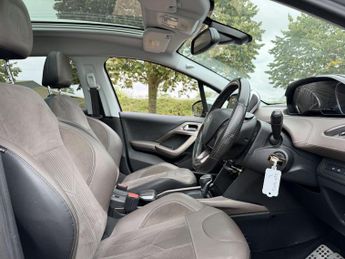 Peugeot 2008 1.2 PureTech Feline EAT Euro 6 (s/s) 5dr (Calima)