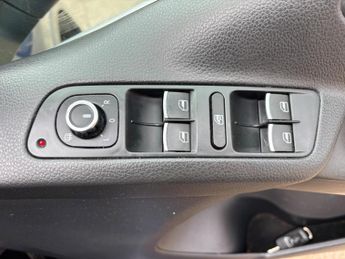Volkswagen Tiguan 2.0 TDI BlueMotion Tech SE 4WD Euro 5 (s/s) 5dr