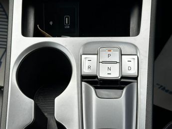 Hyundai KONA 64kWh Premium SE Auto 5dr (7kW Charger)