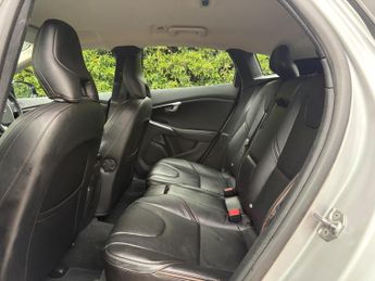 Volvo V40 Cross Country 2.0 D2 Pro Auto Euro 6 (s/s) 5dr