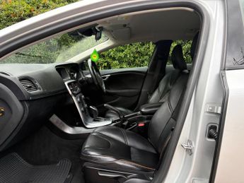 Volvo V40 Cross Country 2.0 D2 Pro Auto Euro 6 (s/s) 5dr