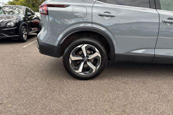 Nissan Qashqai 1.3 DiG-T MH 158 N-Connecta 5dr Xtronic