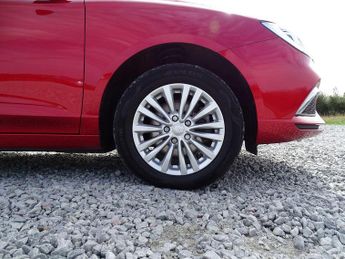 MG MG5 61.1kWh Exclusive Long Range Auto 5dr