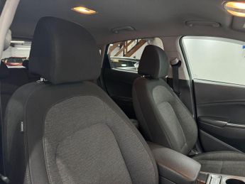 Hyundai KONA 64kWh Premium Auto 5dr (10.5kW Charger)