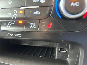 Ford Focus 1.6 Titanium Powershift Euro 6 5dr