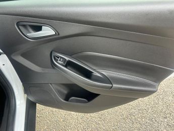Ford Focus 1.6 Titanium Powershift Euro 6 5dr