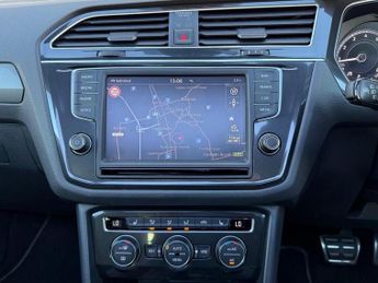 Volkswagen Tiguan 2.0 TSI BlueMotion Tech R-Line DSG 4Motion Euro 6 (s/s) 5dr