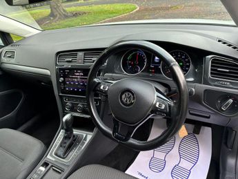 Volkswagen e-Golf 35.8kWh e-Golf Auto 5dr