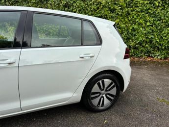 Volkswagen e-Golf 35.8kWh e-Golf Auto 5dr