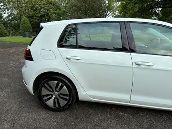 Volkswagen e-Golf 35.8kWh e-Golf Auto 5dr