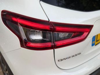 Nissan Qashqai 1.2 DIG-T N-Connecta XTRON Euro 6 (s/s) 5dr