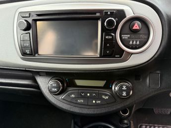 Toyota Yaris 1.5 VVT-h Icon Plus CVT Euro 5 5dr