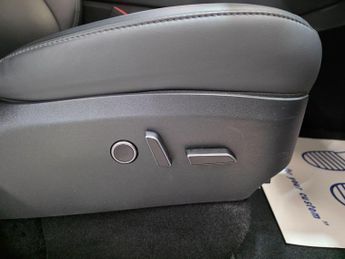 Tesla Model Y (Dual Motor) Long Range Auto 4WDE 5dr