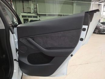 Tesla Model Y (Dual Motor) Long Range Auto 4WDE 5dr