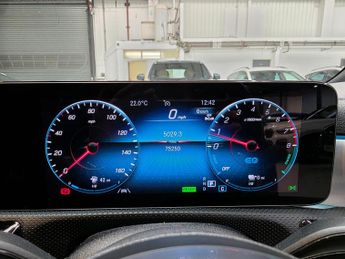 Mercedes-Benz CLA 1.3 CLA250e 15.6kWh AMG Line (Premium Plus) Coupe 8G-DCT Euro 6 