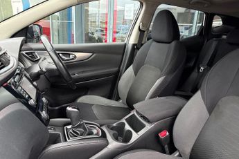 Nissan Qashqai 1.2 DiG-T N-Connecta [Glass Roof]