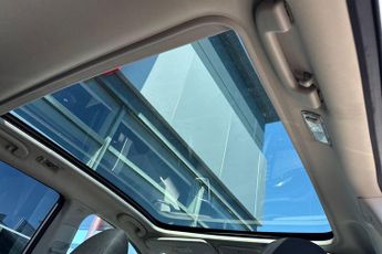 Nissan Qashqai 1.2 DiG-T N-Connecta [Glass Roof]