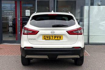 Nissan Qashqai 1.2 DiG-T N-Connecta [Glass Roof]
