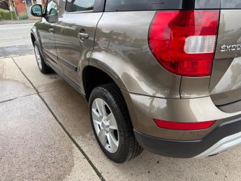 Skoda Yeti 2.0 TDI Elegance Outdoor DSG 4WD Euro 5 5dr