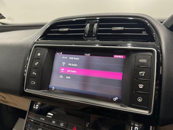 Jaguar XE 2.0d Prestige Euro 6 (s/s) 4dr