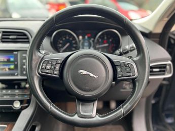 Jaguar F-PACE 2.0 D180 Portfolio Auto AWD Euro 6 (s/s) 5dr