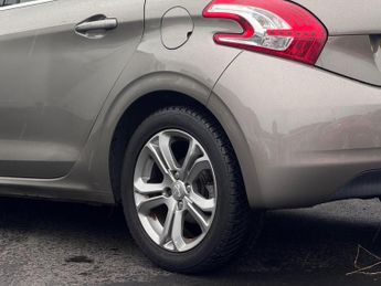 Peugeot 208 1.6 e-HDi Allure Euro 5 (s/s) 5dr