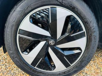 MG MG ZS 72.6kWh SE Long Range Auto 5dr