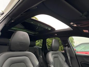 Volvo XC60 2.0h T8 Twin Engine 10.4kWh R-Design Pro Auto AWD Euro 6 (s/s) 5
