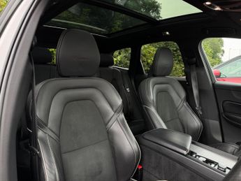 Volvo XC60 2.0h T8 Twin Engine 10.4kWh R-Design Pro Auto AWD Euro 6 (s/s) 5