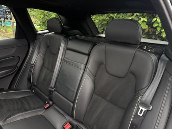 Volvo XC60 2.0h T8 Twin Engine 10.4kWh R-Design Pro Auto AWD Euro 6 (s/s) 5