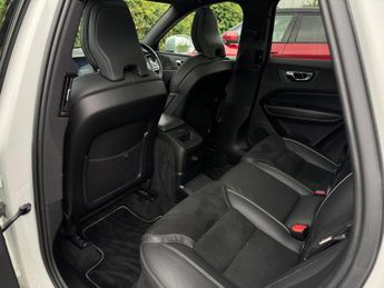 Volvo XC60 2.0h T8 Twin Engine 10.4kWh R-Design Pro Auto AWD Euro 6 (s/s) 5